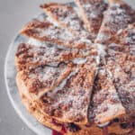 Vegane Friesentorte mit Pflaumenmus und Kokossahne