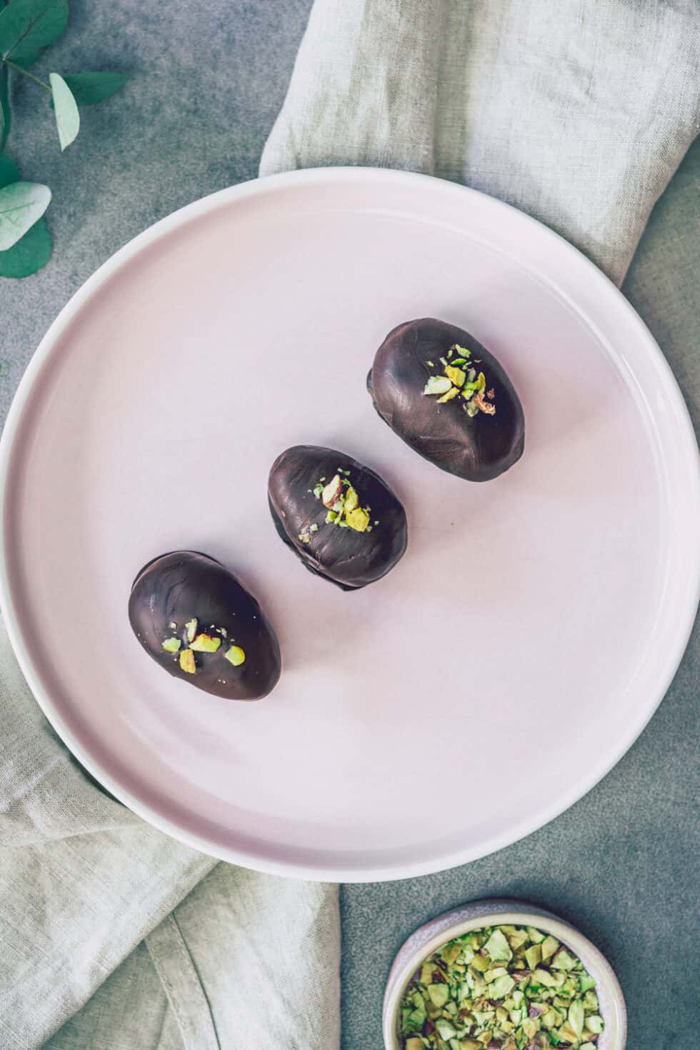 Vegane Mozart Ostereier: Gefüllte Marzipan-Schokoeier