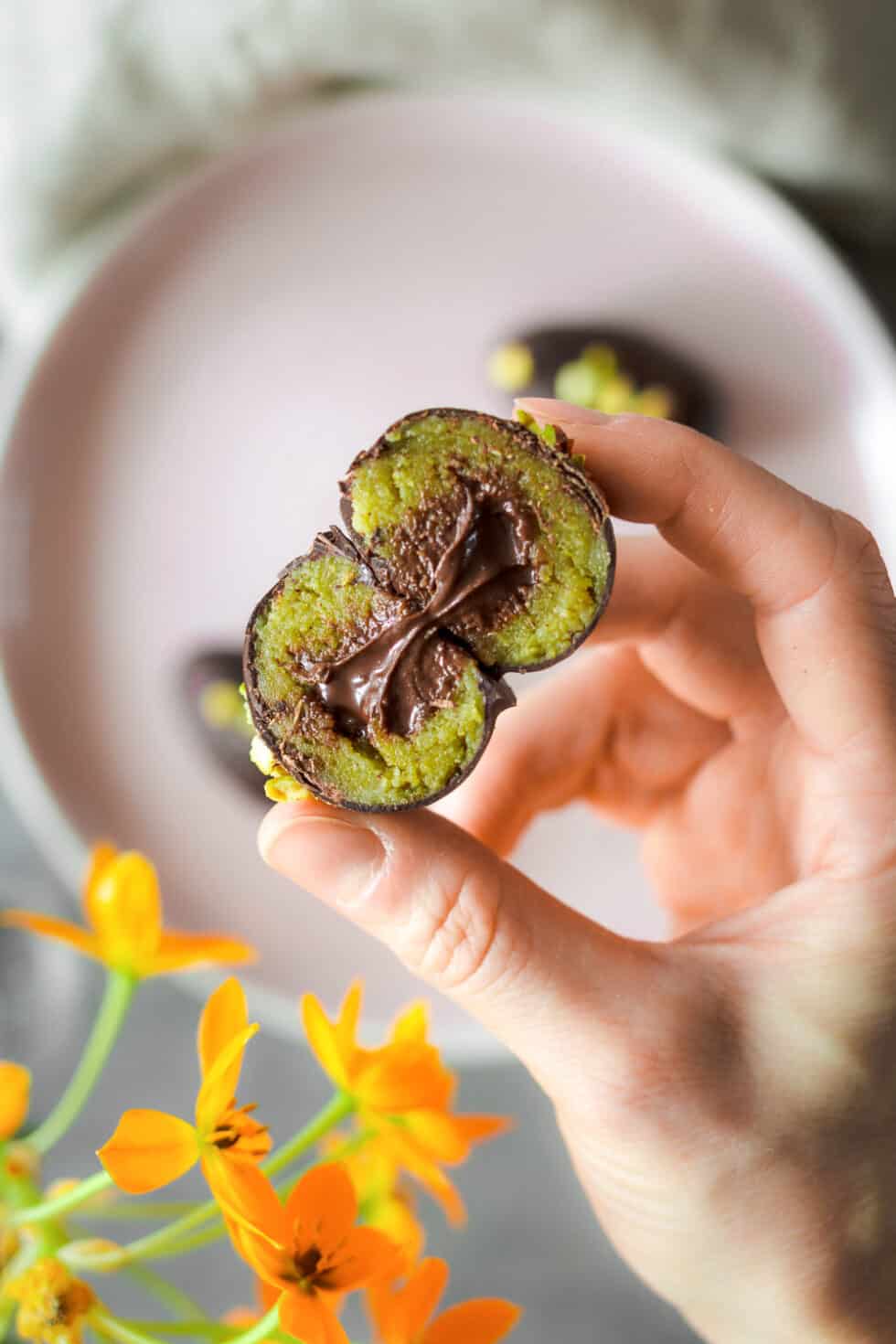 Vegane Mozart Ostereier: Gefüllte Marzipan-Schokoeier