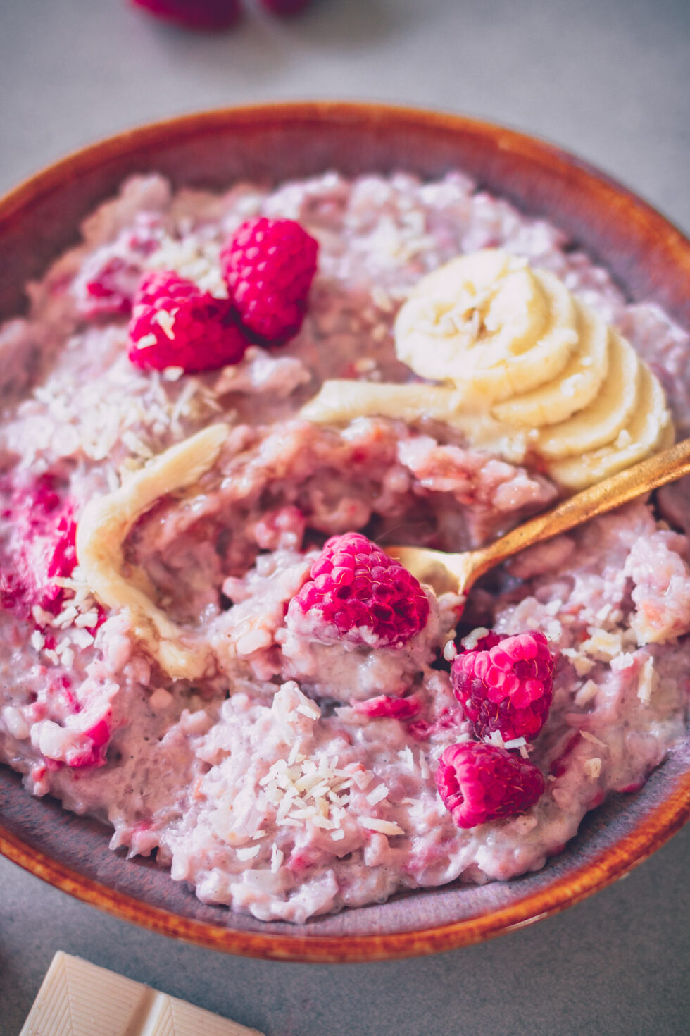Kokos-Milchreis-Porridge mit Himbeeren