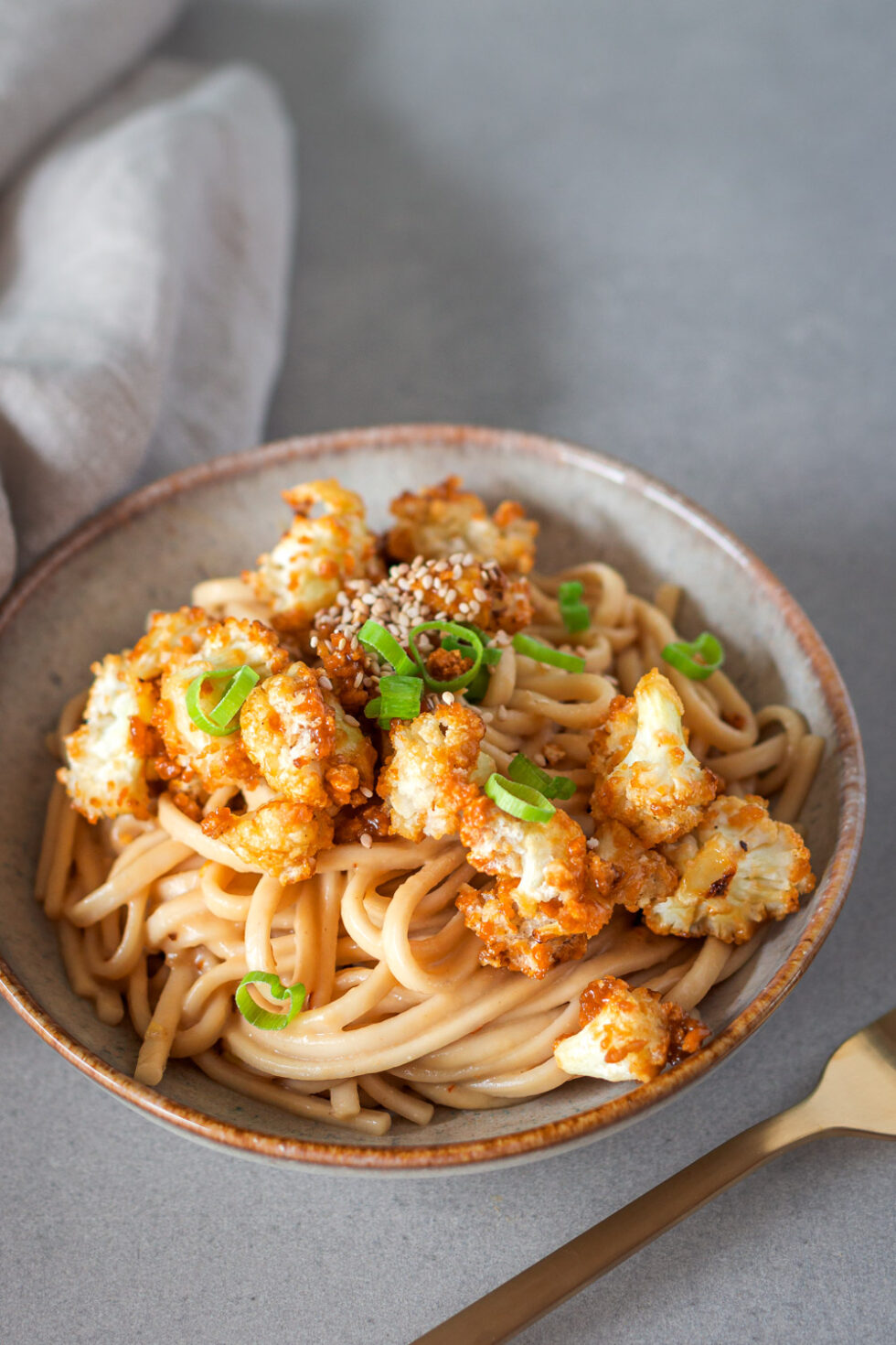 Udon-Nudeln mit Knusper-Blumenkohl