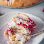 Saftige Johannisbeer-Marzipan-Schnecken: vegan und weizenfrei