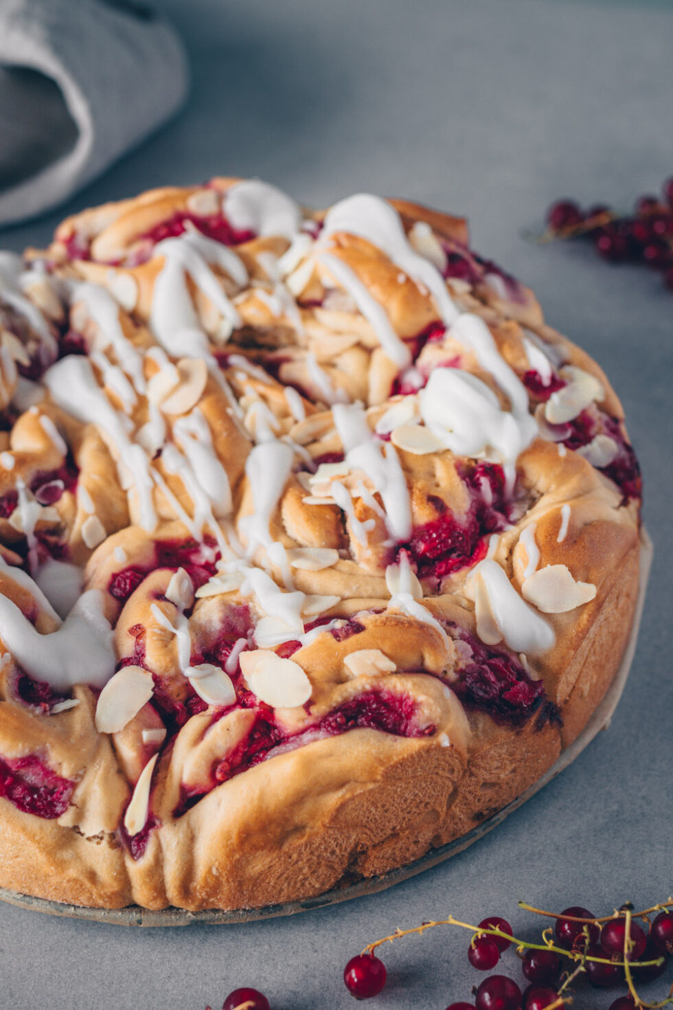 Johannisbeer-Marzipan-Schnecken
