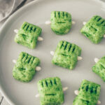 Gnocchi mit Spinat in Monster-Optik zu Halloween