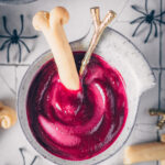 Halloween Rezept: Rote Bete Suppe mit Knochen-Grissini