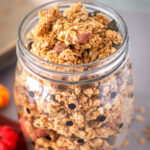 Knuspriges Pumpkin Spice Granola mit Kürbiskernen, Mandeln und Zimt